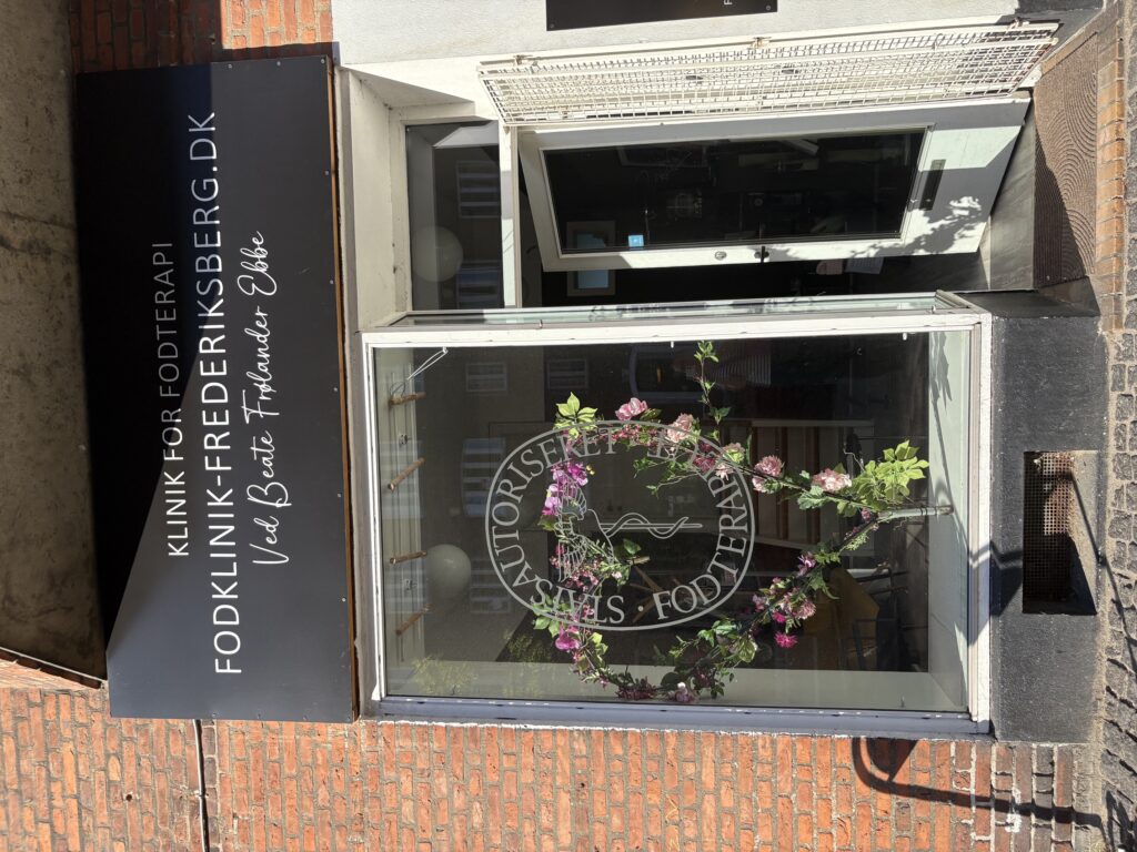 Fodklinik-Frederiksberg — facaden på Borups Allé 129, ved Beate Frølander Ebbe